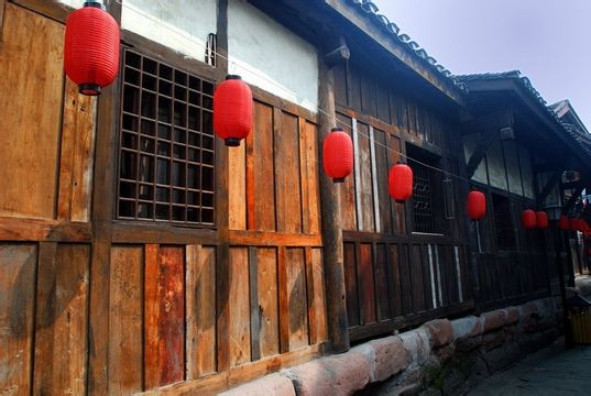 西安自驾游哪里好玩_ 多彩贵州黄果树千户苗寨