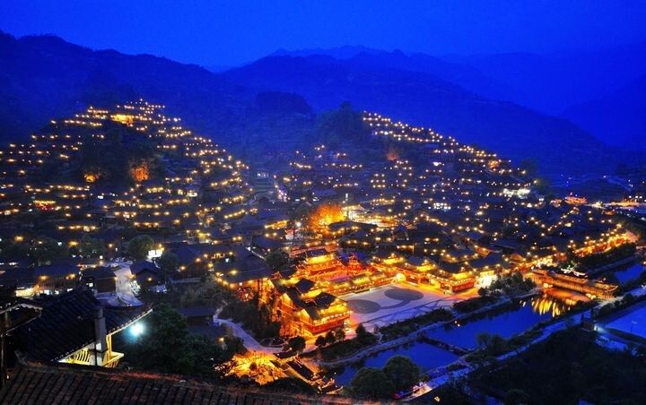 西安自驾游哪里好玩_ 多彩贵州黄果树千户苗寨