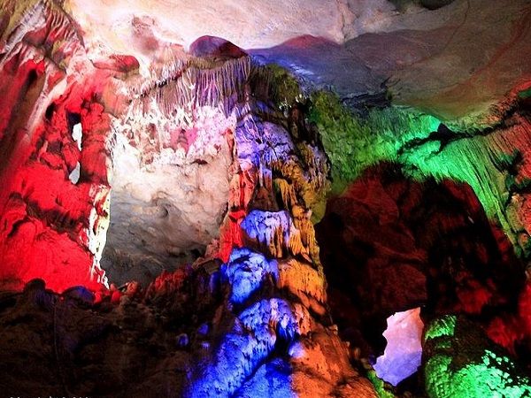  石泉汉江三峡 燕翔洞2日游>