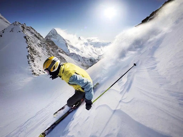 宁夏六盘山滑雪场