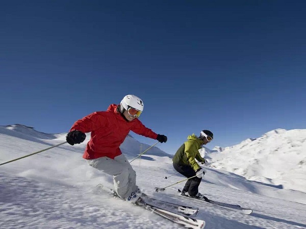 宁夏六盘山滑雪场