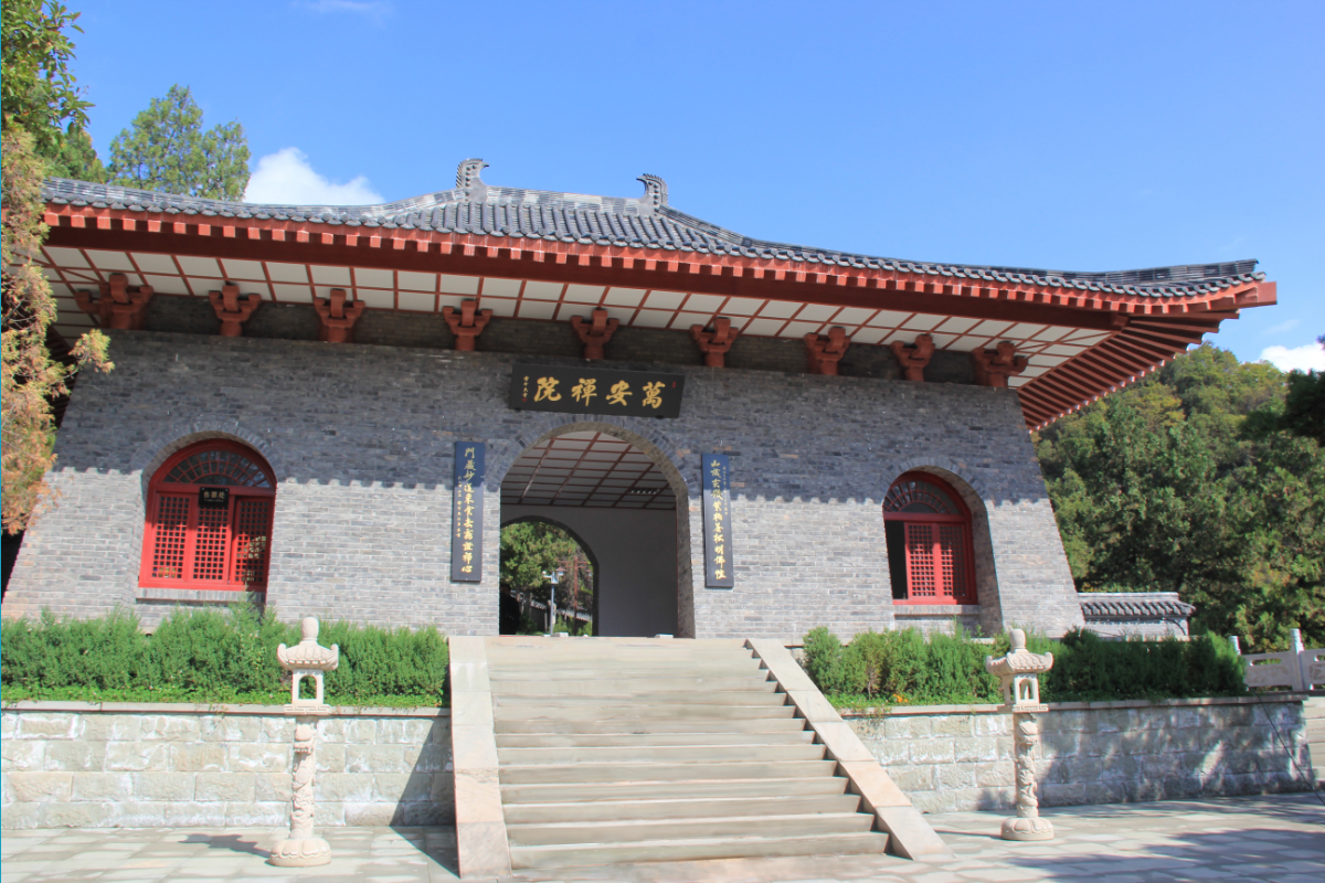 中国首次发现的唐代建筑——佛光寺大殿_梁思成